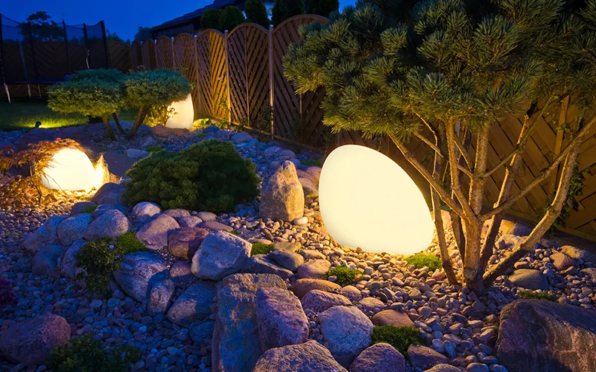 Oświetlenie ogrodu: kreacja magicznego miejsca na świeżym powietrzu