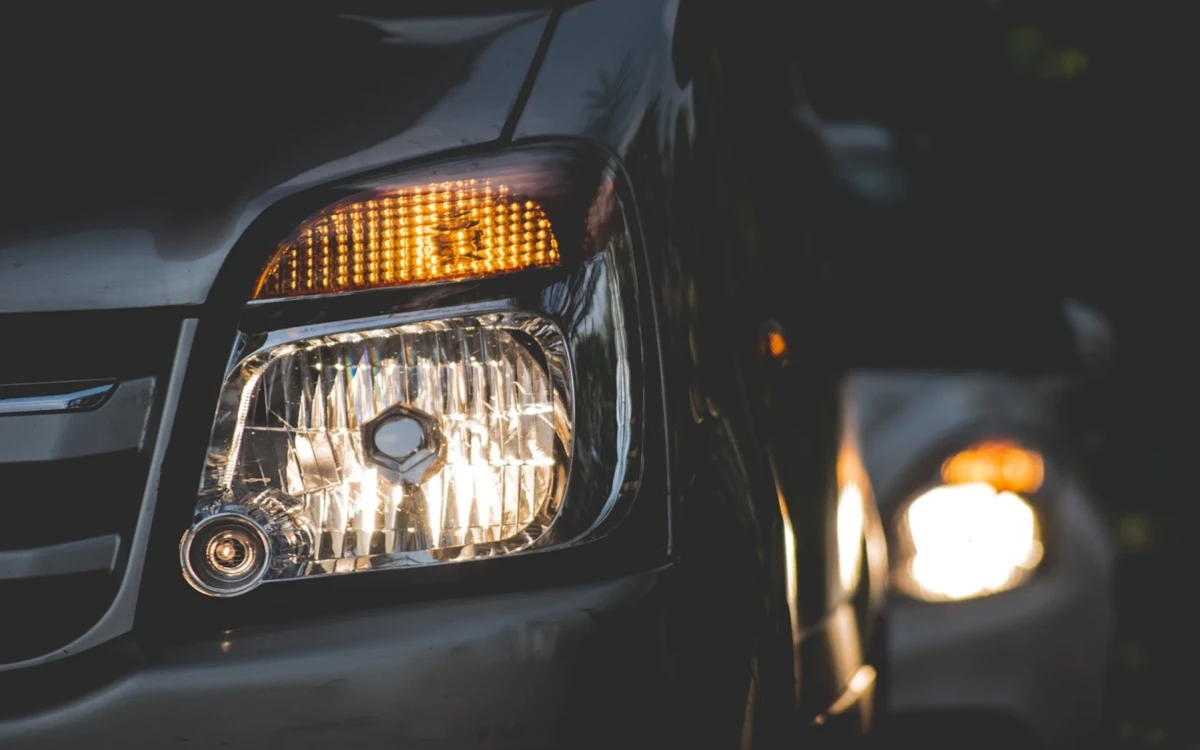 Energooszczędne oświetlenie w motoryzacji: przyszłość oświetlenia samochodowego