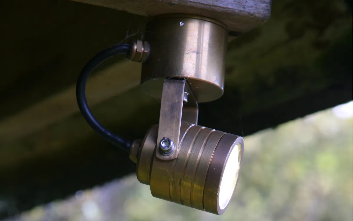 Klasy ochrony dla oświetlenia zewnętrznego: Co oznaczają i dlaczego są ważne dla oświetlenia zewnętrznego?