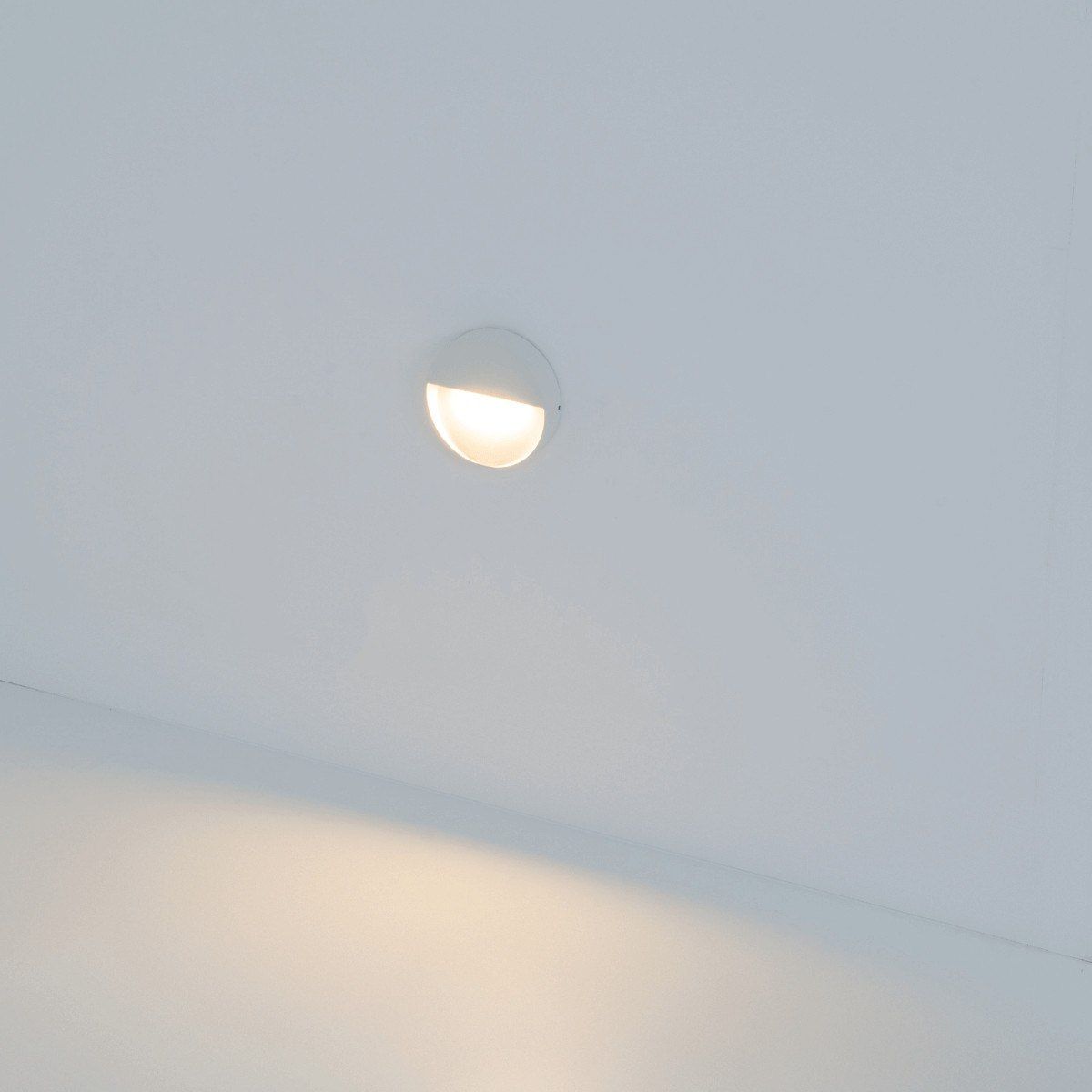 STEP LIGHT-E242-W-Zambelis-263236